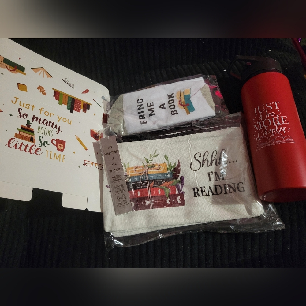 Book Lover's Gift Set - NEW 5 Pieces- Includes Gift Box